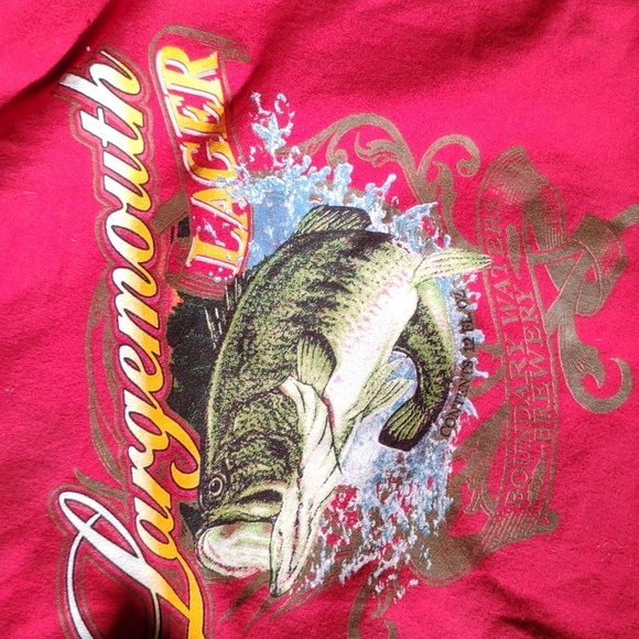 πΊ BOUNDARY WATERS BREWERY LARGEMOUTH LAGER RED CREW SWEATSHIRT Sz Lπ - Picture 3 of 16
